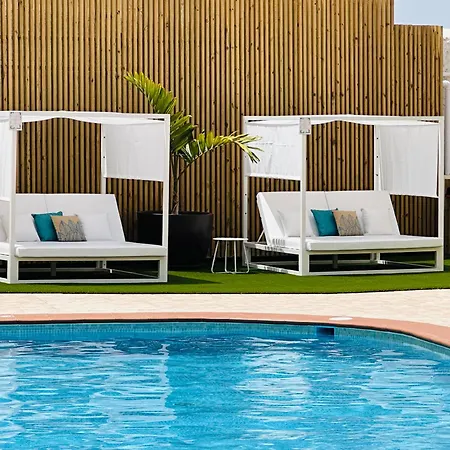 Ramada Residences By Wyndham Апарт-отель 4*